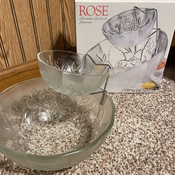 Negotiable Vintage Rose Chip & Dip Set - Picture 4 of 8